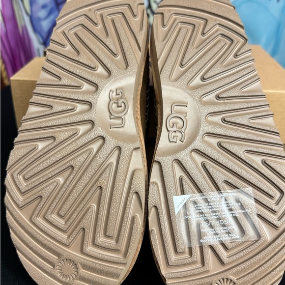 UGG Tan Tazmin II Youth Slippers 6Y 7W - Picture 2 of 5